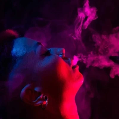 Els cigarrets electrònics poden provocar líquid als pulmons?