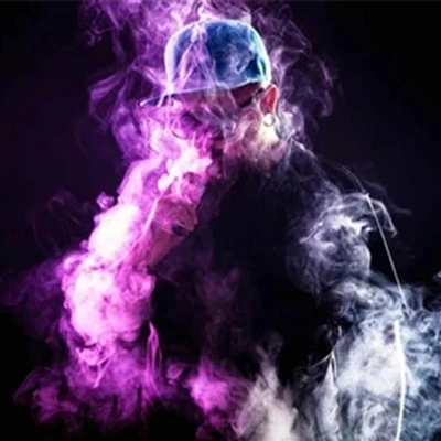Per què els adolescents fumen cigarrets electrònics?