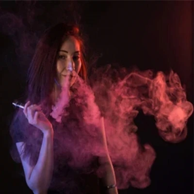 El líquid del cigarret electrònic romandrà als pulmons?