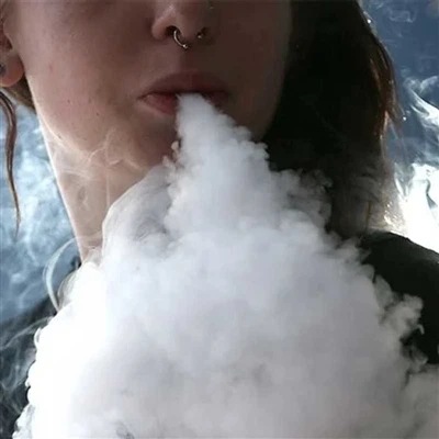 Puc netejar l'interior del meu cigarret electrònic?